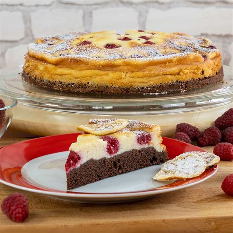 Quarkkuchen mit Himbeeren und Schoko-Zebra-Röllchen