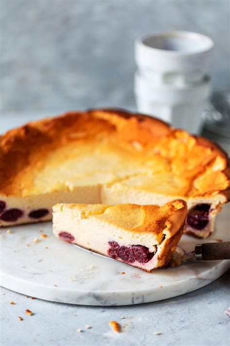Quarkkuchen mit Kirschen auf Springform