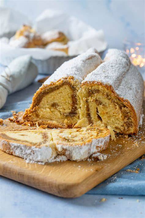 Quarkstollen ohne Marzipan