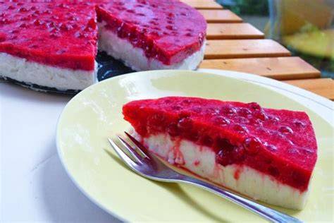 Quarktorte mit verschiedenen Früchten