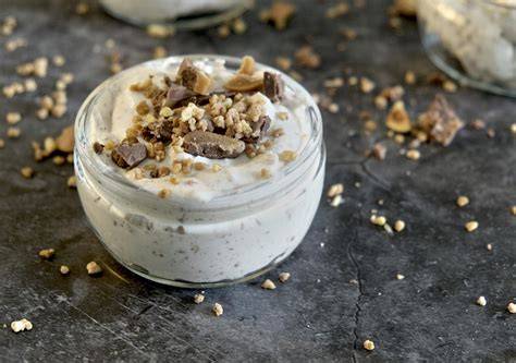 Querschnitt: Fruchteinlage, Toffifee-Creme und Biskuit-Schneckenrand