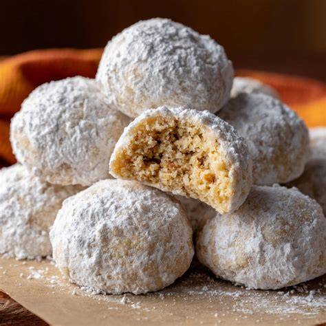 Querschnitt: Schneeball mit Vanillepudding-Sahne-Füllung