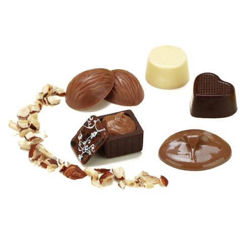 Querschnitt durch Pralinen: cremige vs. crunchige Haselnussfüllung