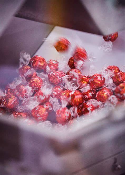 Querschnitt einer Lindor Kugel: Hülle und Füllung