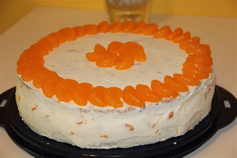 Querschnitt und Zutaten Mandarinen-Frischkäse-Torte (Infografik)