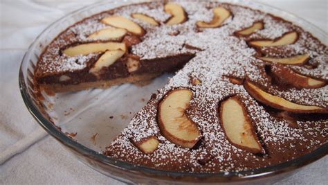 Quittenstücke auf Maronenboden in Tarteform