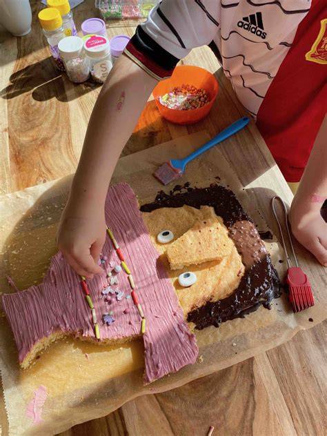 Räuber Hotzenplotz Torte mit Partydekoration