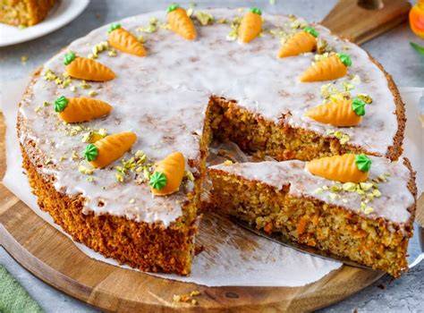 Rüblikuchen mit verschiedenen Glasuren und Dekoideen