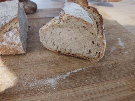 Rückwärts-Brot: rustikale Form, Kleiezugabe separat