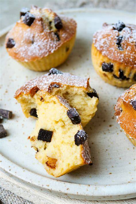 Rühren der Quark-Cheesecake-Masse für Muffins