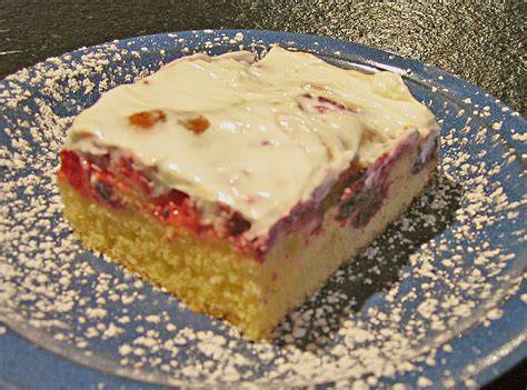 Rührkuchen mit Johannisbeeren auf Blech