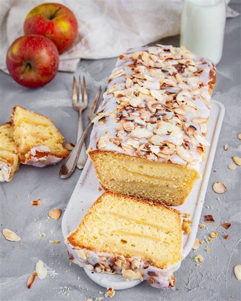 Rührkuchen-Variante: Apfel- und Birnenspalten mit Mandelblättchen