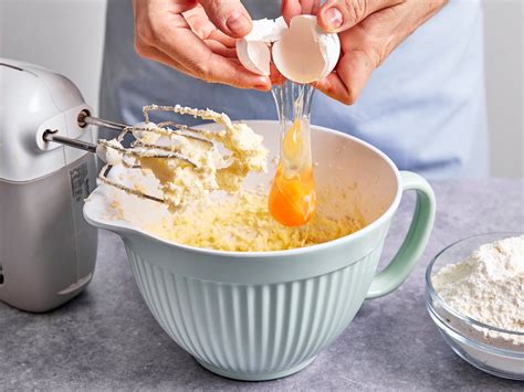Rührteig verteilen und backen - Schritt-für-Schritt