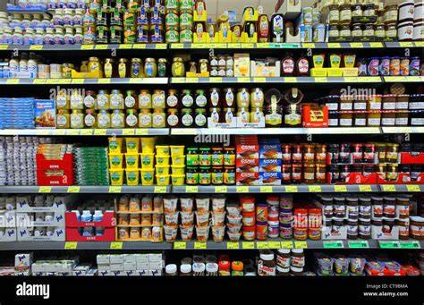 REWE Regal mit verschiedenen Kuchenmischungen