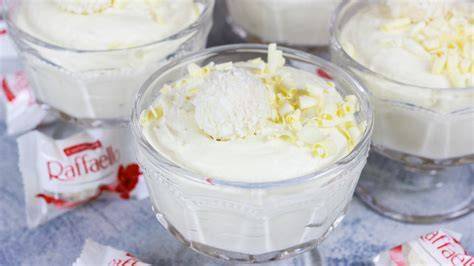 Raffaello-Creme mit Kokosraspeln