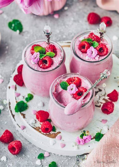 Raspberry Parfait im Glas mit Baiser