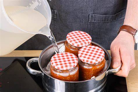Raumansicht: Sauce passieren und einkochen