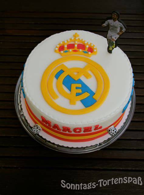 Real Madrid Torte mit Logo und essbarer Dekoration