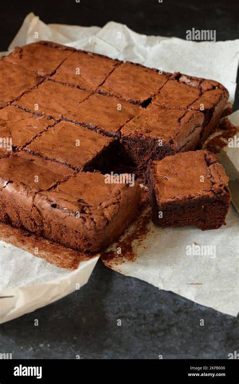 Rechteckige Brownies frisch aus dem Ofen