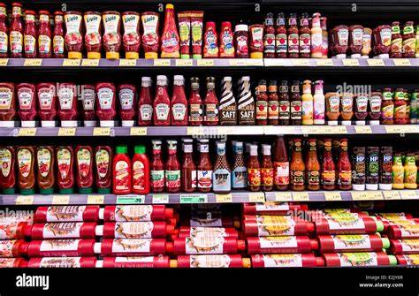 Regal im Supermarkt mit Ketchup ohne Zucker von Lidl