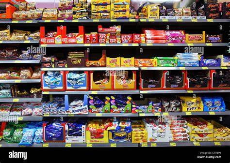 Regal mit Discounter-Schokoladen, Aktionsware
