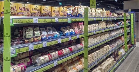 Regal mit EDEKA Aktionsartikeln