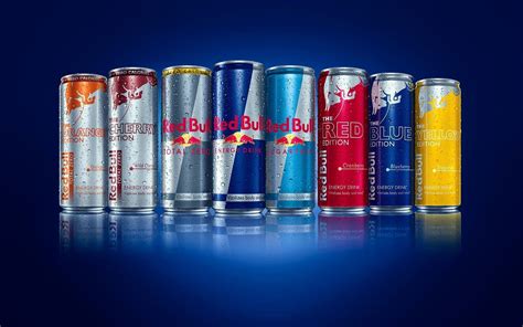 Regal mit verschiedenen Red Bull Editions