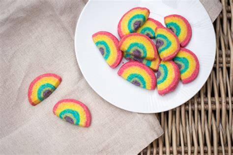 Regenbogen Einhorn Kekse auf Backblech