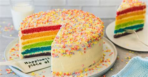 Regenbogenkuchen aus bunten Teigschichten