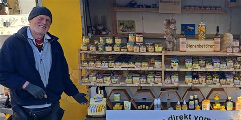 Regionale Imker und Honigverkauf auf dem Wochenmarkt