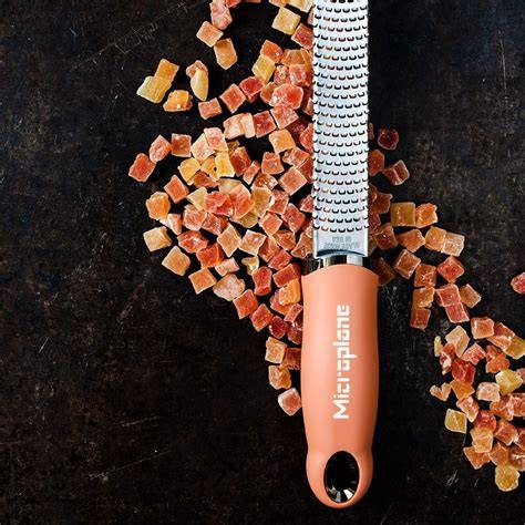 Reibe (Microplane) und Zesten von Orange