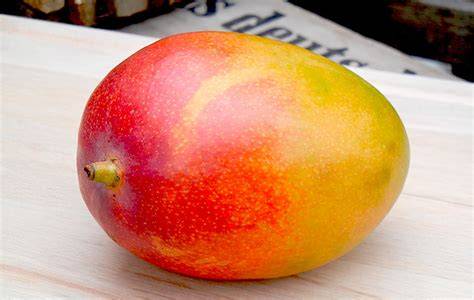 Reife Mango mit saftigem Fruchtfleisch