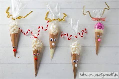 Rentier-Geschenk aus Spitztüte mit Marshmallows