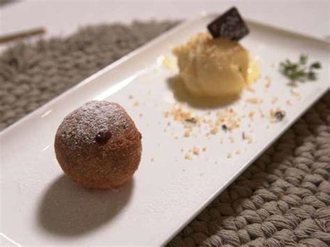 Resteverwertung: Krapfen-Schokoknödel mit Nussdoppelpanade