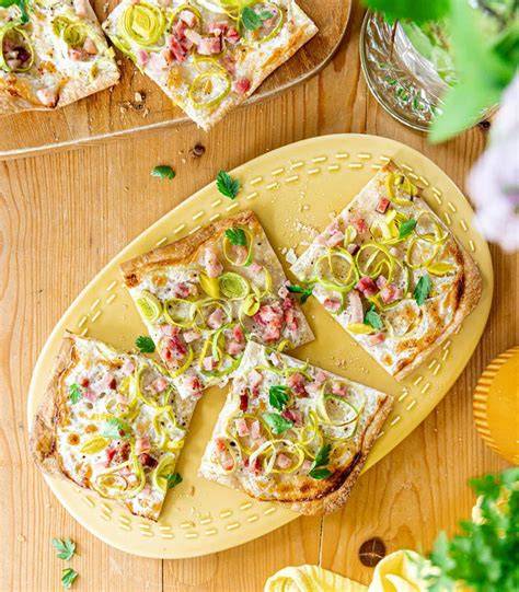 Rezeptübersicht: Quiche-Varianten mit Lauch, Flammkuchen und Dinnete