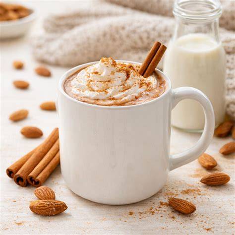 Rezept-Collage: Mandelmilch im Müsli, Bananen-Mandel-Shake, Heiße Zimt-Mandelmilch