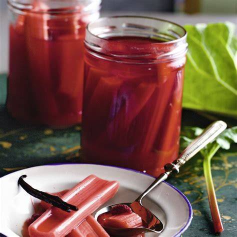 Rhabarber-Himbeer-Kompott als Dessert-Topping