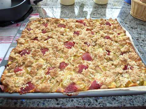 Rhabarber-Quark-Kuchen mit Streuseln