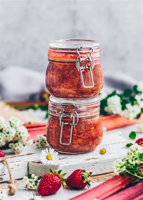 Rhabarberkompott im Glas: Geschenkidee und Vorrat