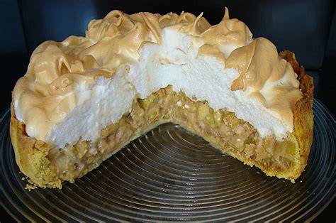 Rhabarberkuchen mit Baiserhaube