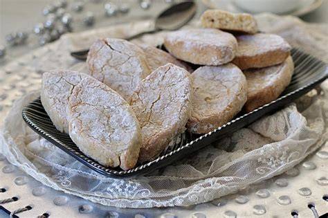 Ricciarelli aus Siena, auf Puderzucker