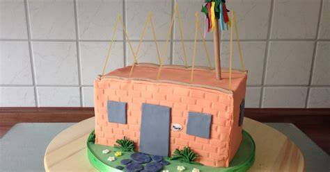 Richtfest Torte mit Ziegelmuster und Dachbalken aus Fondant