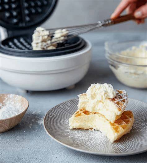 Richtig gefettetes und vorgeheiztes Waffeleisen für perfekte Quarkwaffeln