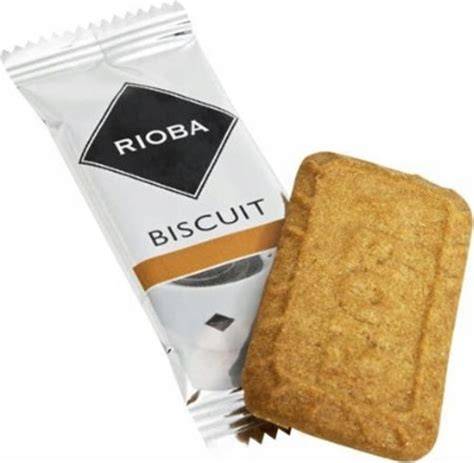 Rioba Karamell Kekse Packung und Kekse auf einem Teller