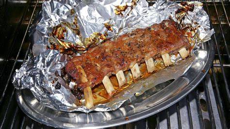 Rippchen mit Cola-Honig-Glasur auf dem Grill
