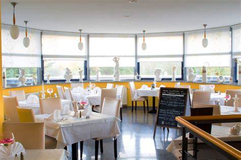 Ristorante Rusticana Innenraum mit eleganter Fensterfront
