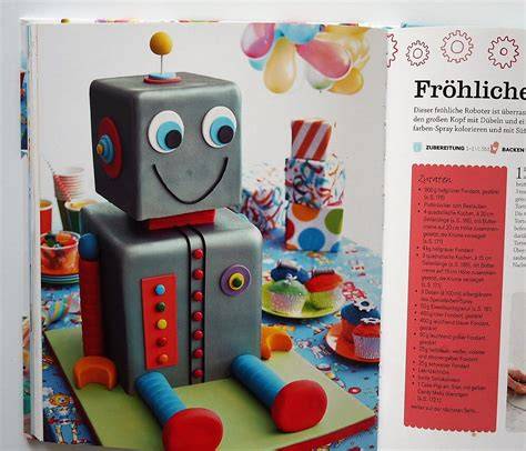 Roboter-Torte als 3D-Motiv auf Geburtstagstafel