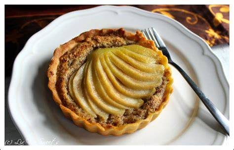 Rohkost Mandel-Tartelettes mit frischen Birnen