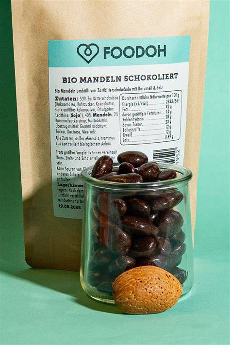 Rohstoffe: Mandeln, Nüsse, Marzipan, Zartbitterschokolade