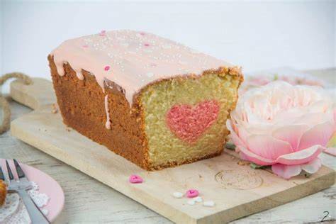Rosa Kuchen nach dem ersten Anschnitt